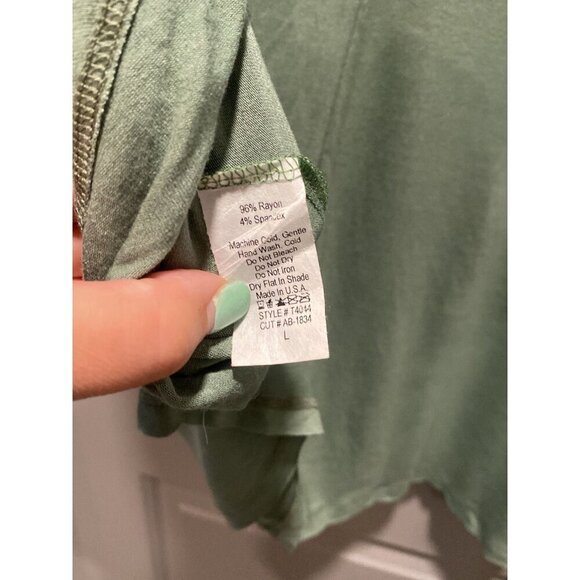 Boutique basic green shirt size large - Picture 3 of 3